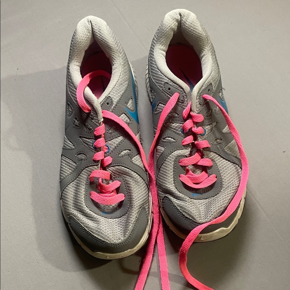 Nike Women's Gray and Pink Athletic Shoes
